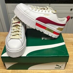 Platform sneakers 
Worn a few times 
In great condition